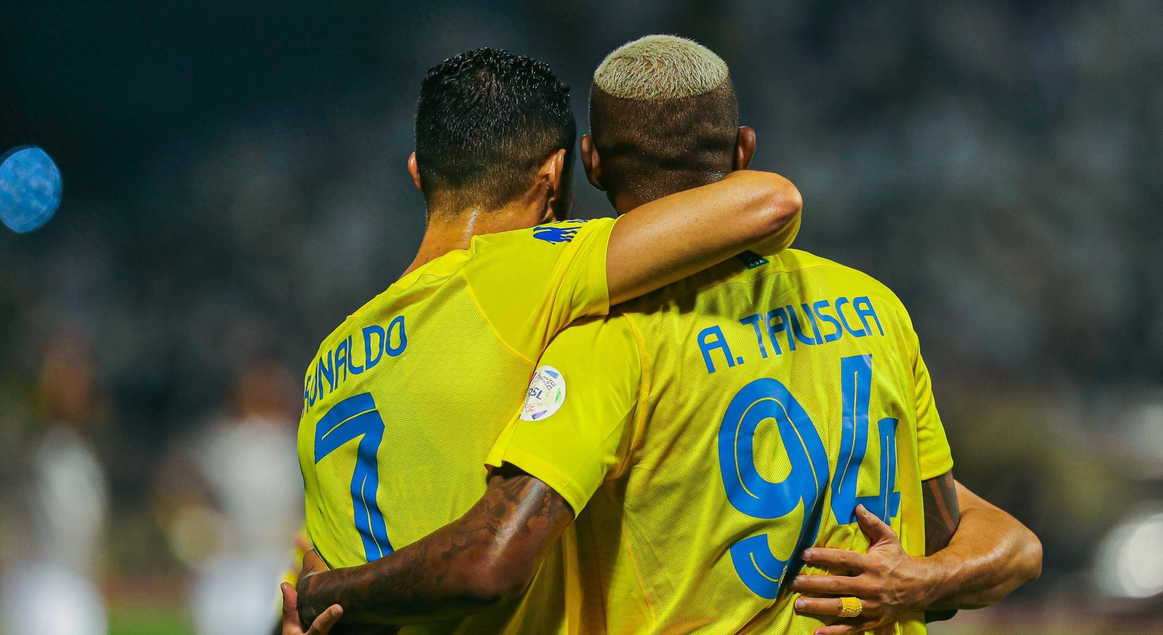 C罗重返赛场，险胜首场状态出色，瑞士队观众沸腾！